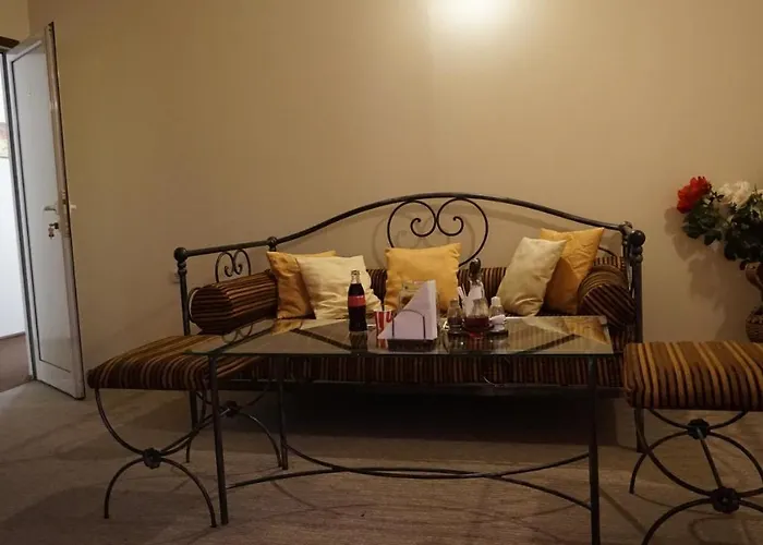 Hotel хотел-ресторант тиролиа *